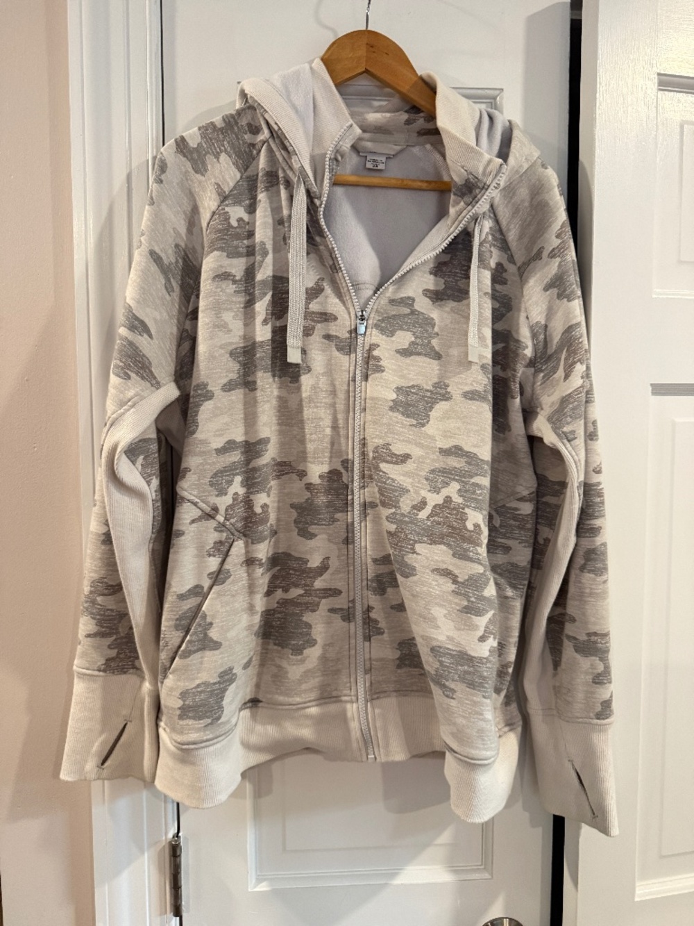 Athleta Triumph Gray Camouflage Hoodie 2X